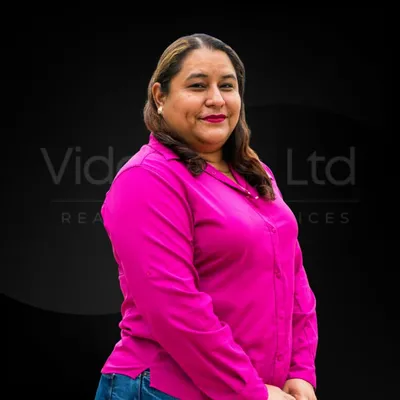 Lilly Flores