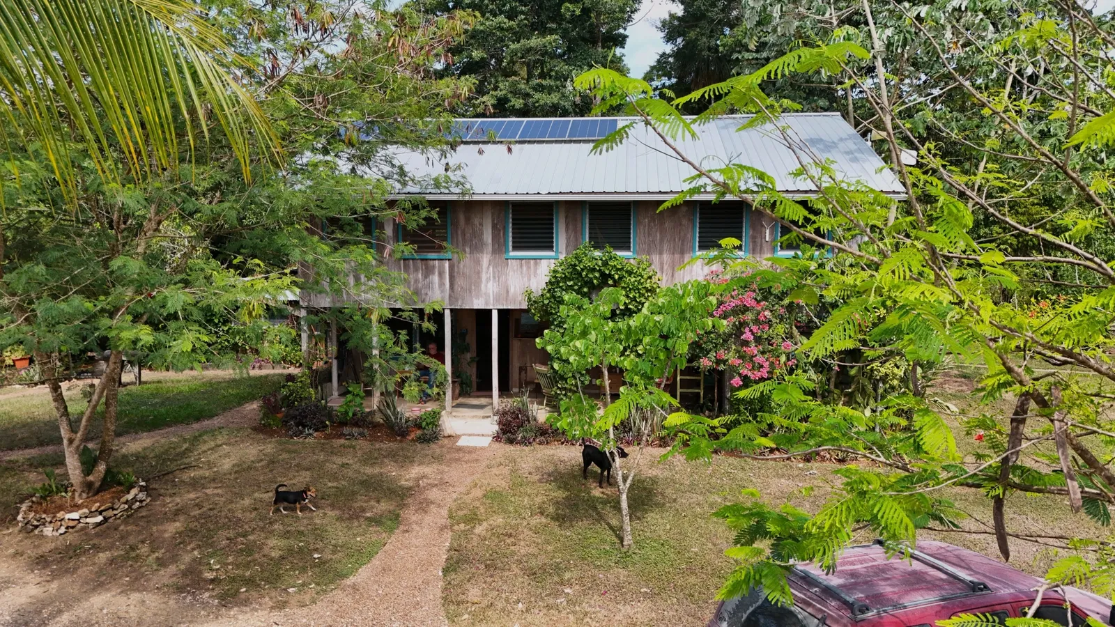 Belize Off‑Grid Homestead in Upper Barton Creek