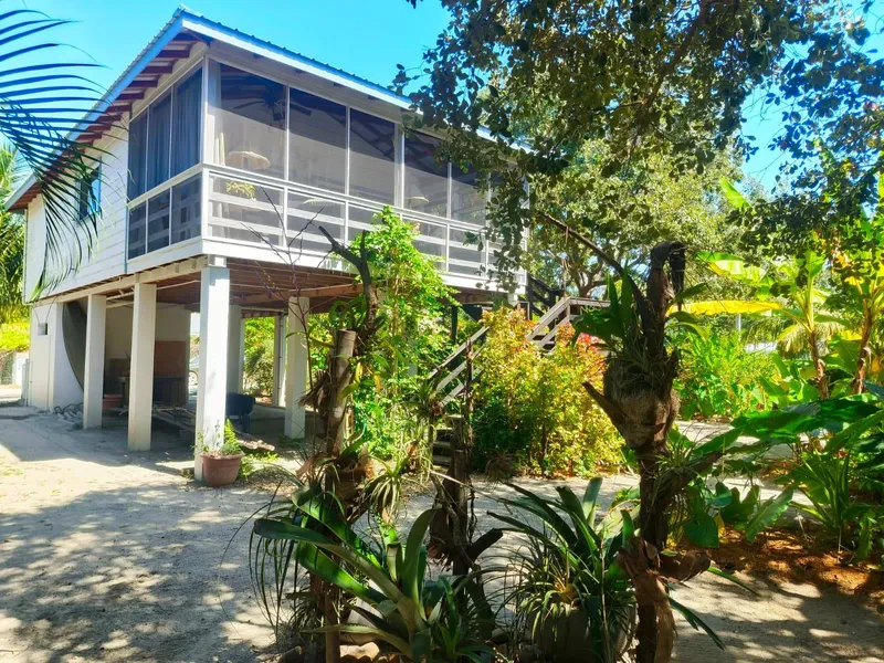 PR-DH103 – A Quiet, Breezy Retreat Near Placencia Beach