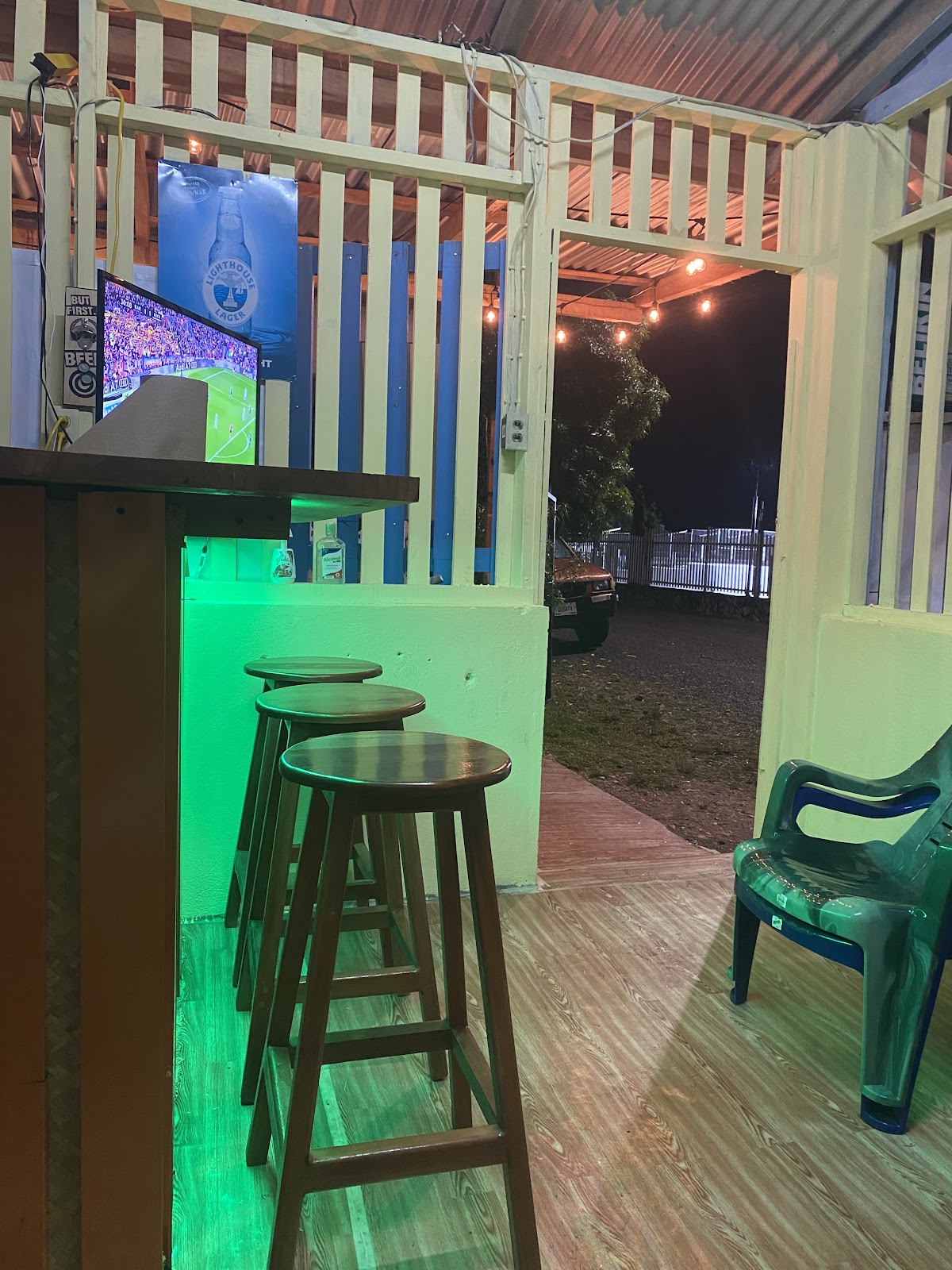 Tipsy Tavern Bar & Restaurant photo 3
