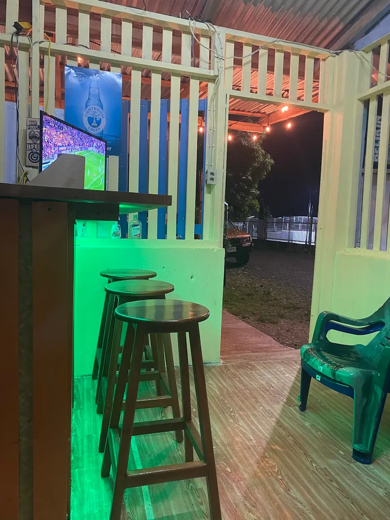 Tipsy Tavern Bar & Restaurant photo 3