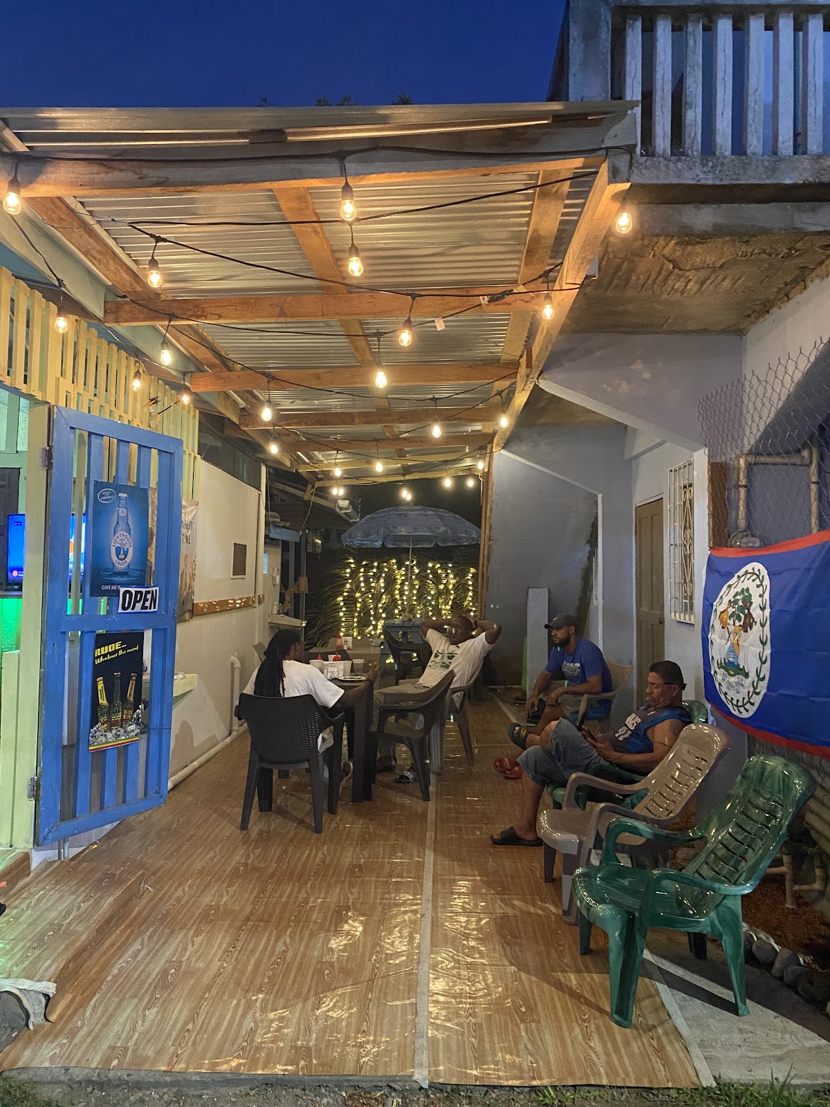 Tipsy Tavern Bar & Restaurant photo 4