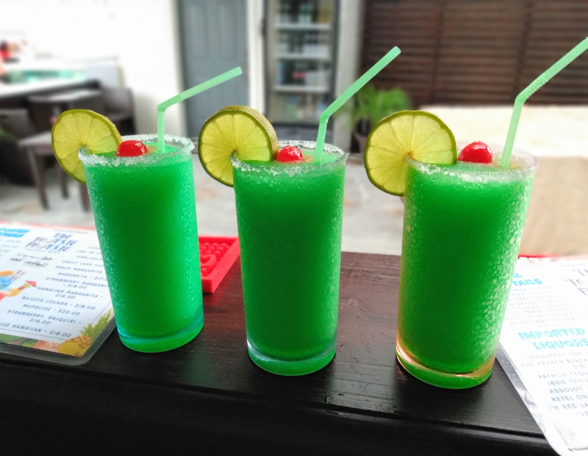 The Tootsie Footsie Bar At Barefoot Caye Caulker Hotel photo 4