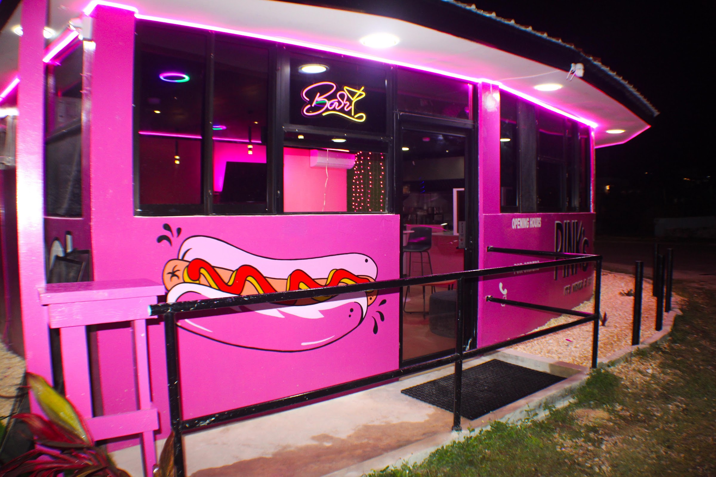 Maximum Pink Cafe photo 5