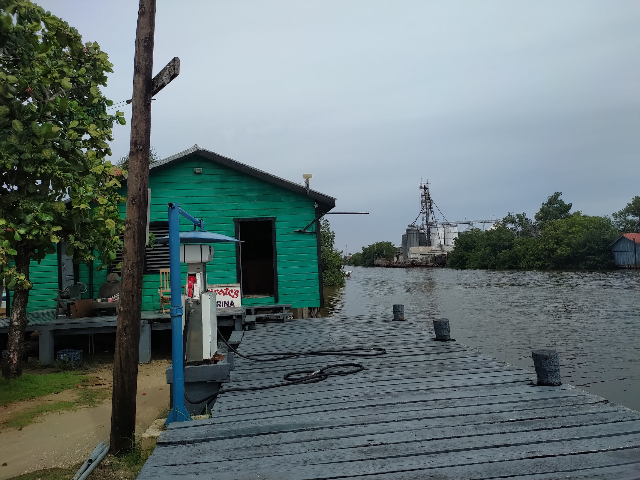 Pirates marina gas station photo 4