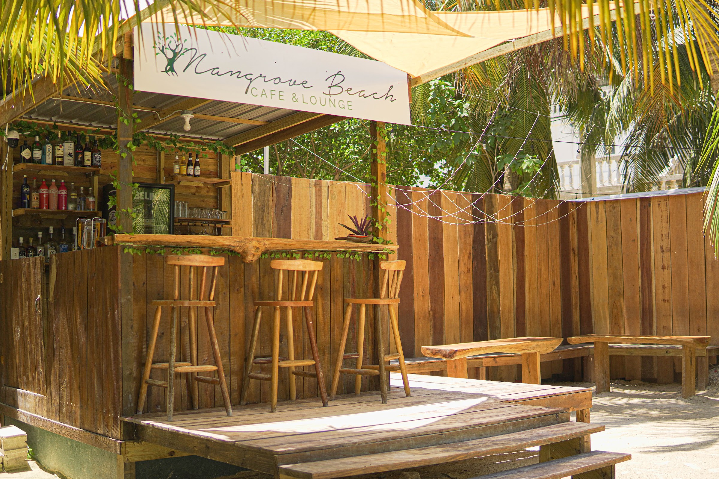 Mangrove Beach Cafe & Lounge