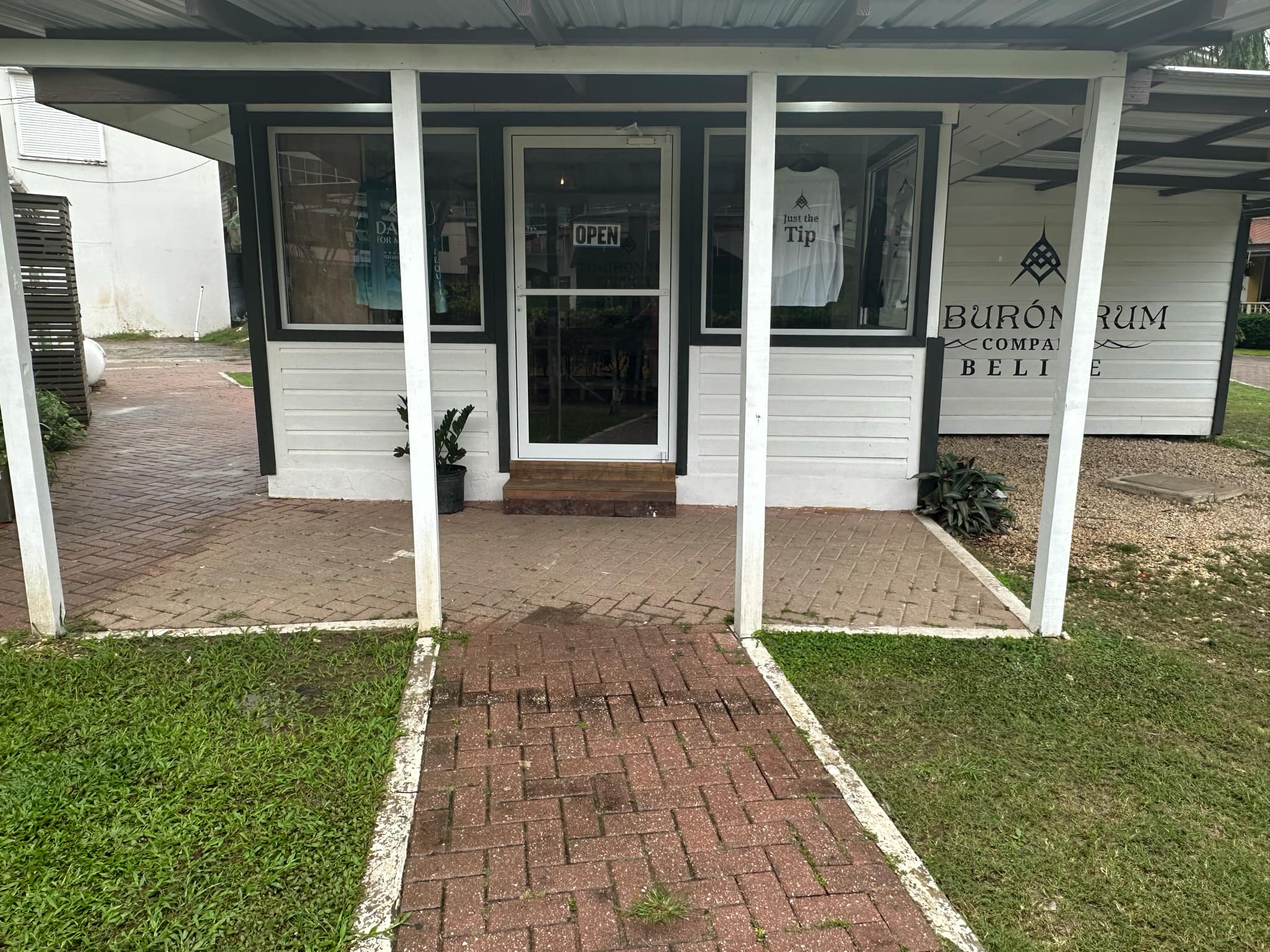 Tiburon Rum Cayó Tasting Room photo 8