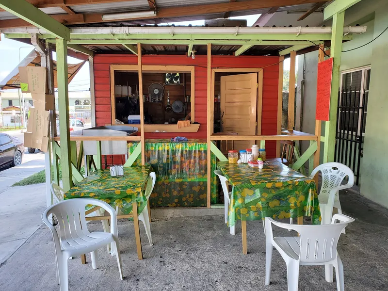 Recinos Deli