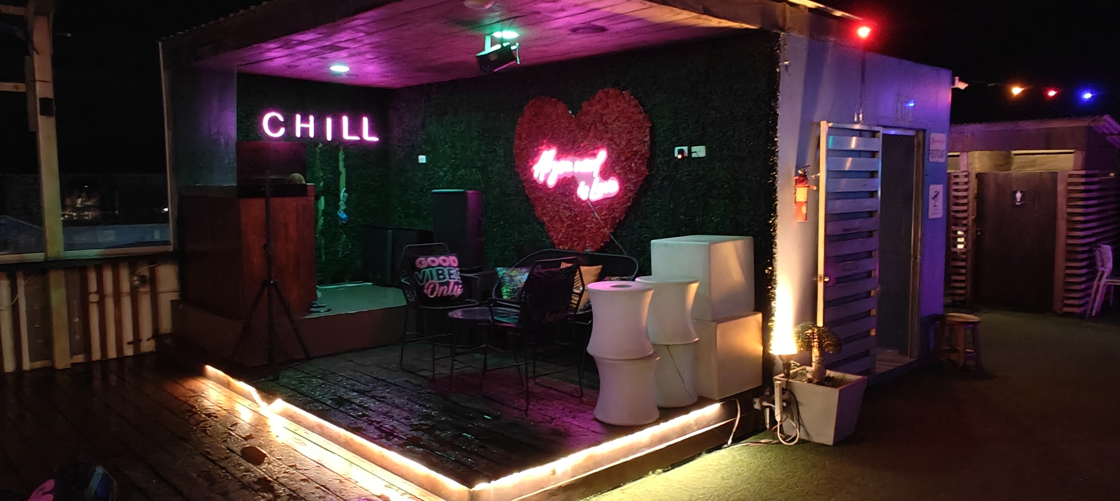 Sunset Lounge photo 7