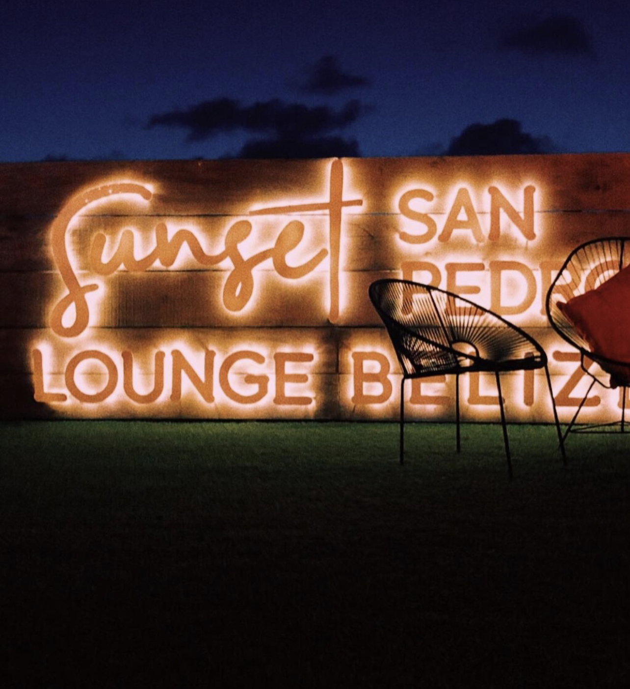 Sunset Lounge photo 5