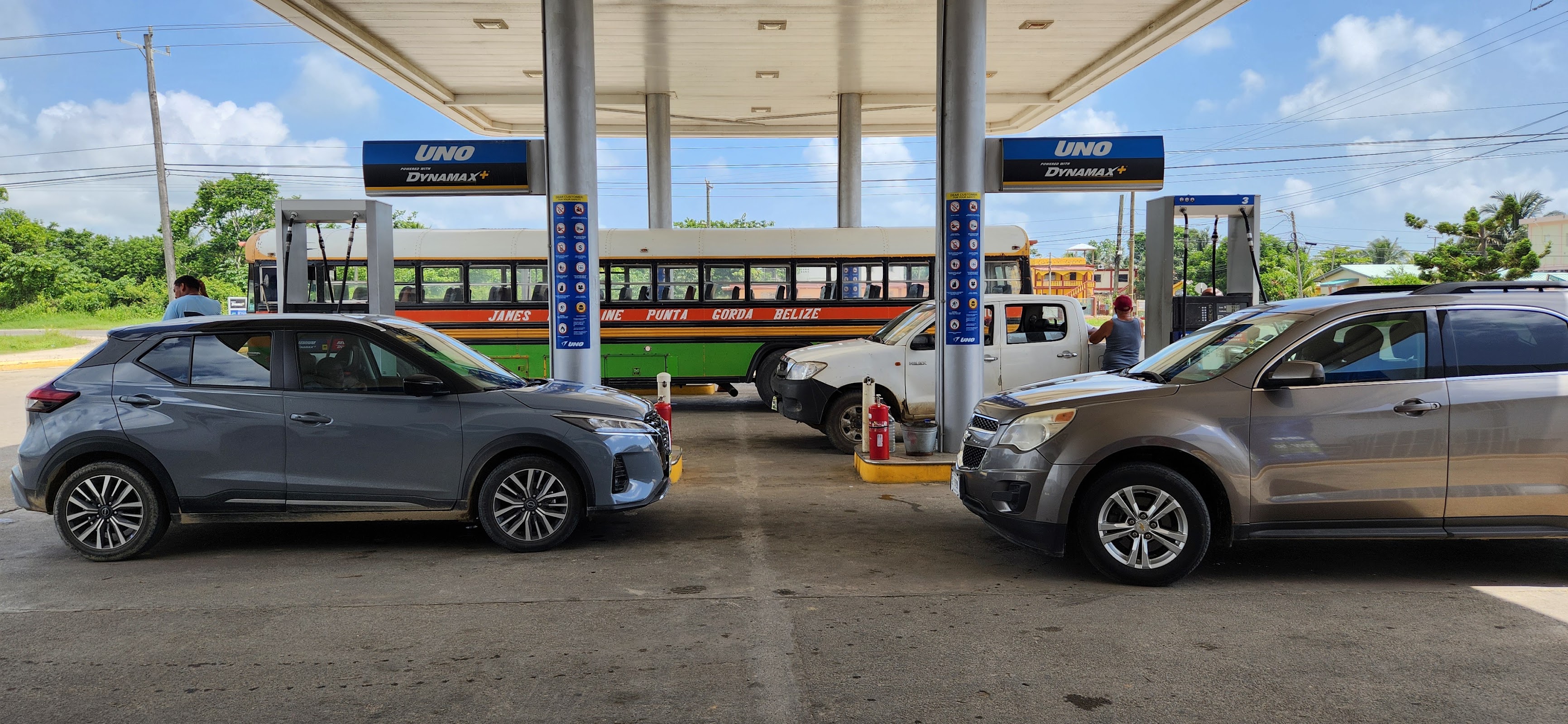 UNO SERVICE STATION photo 3