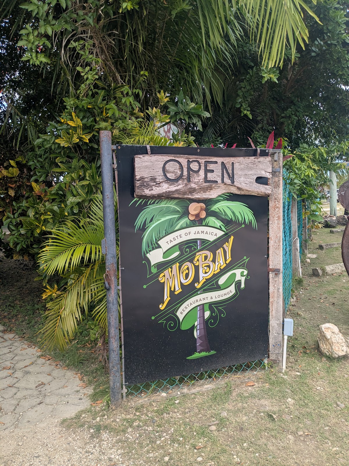 MoBay Restaurant and Lounge photo 8