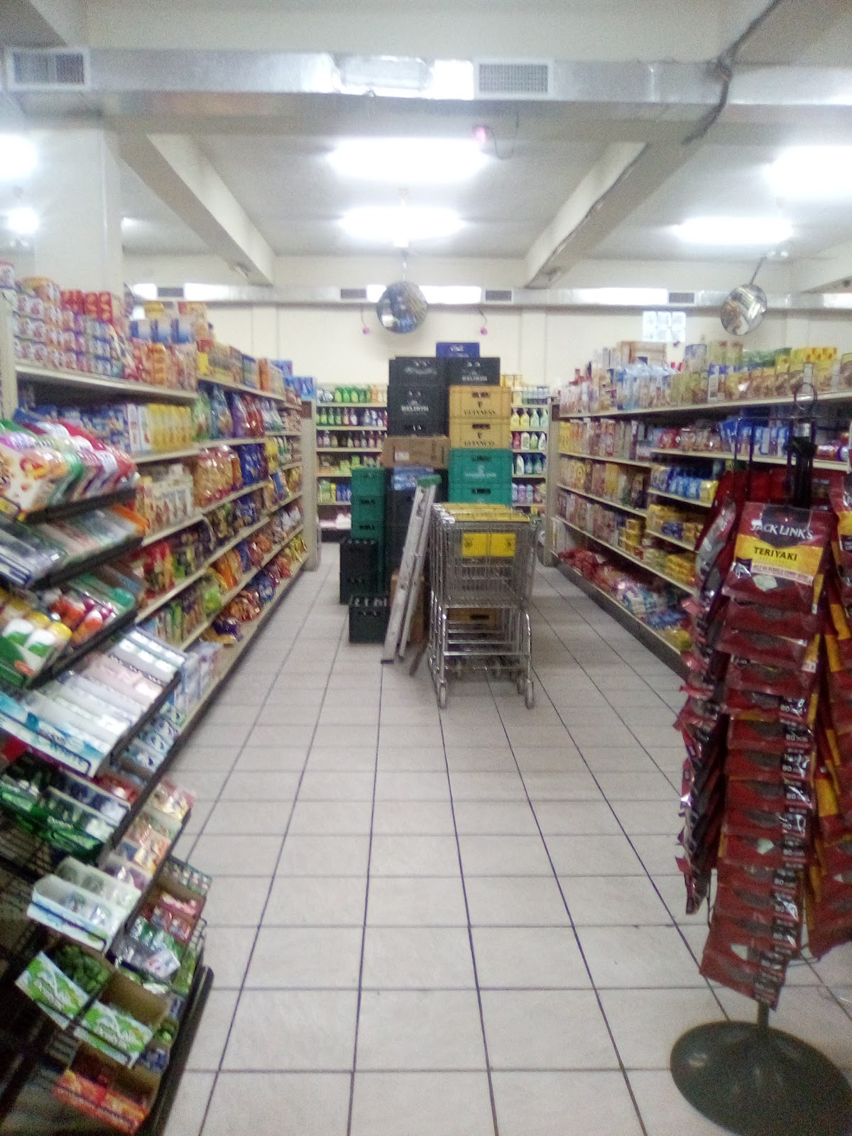 Caye Mart photo 3