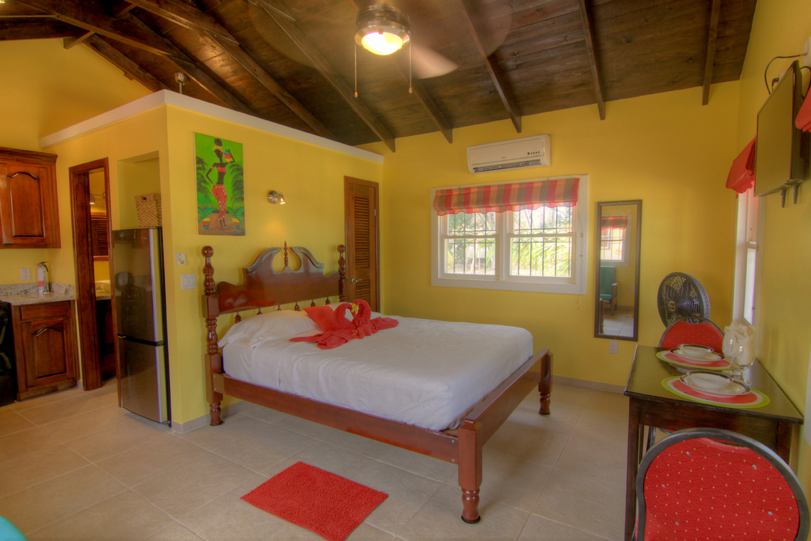 The White Horse Inn - Hopkins Village/Beach photo 4
