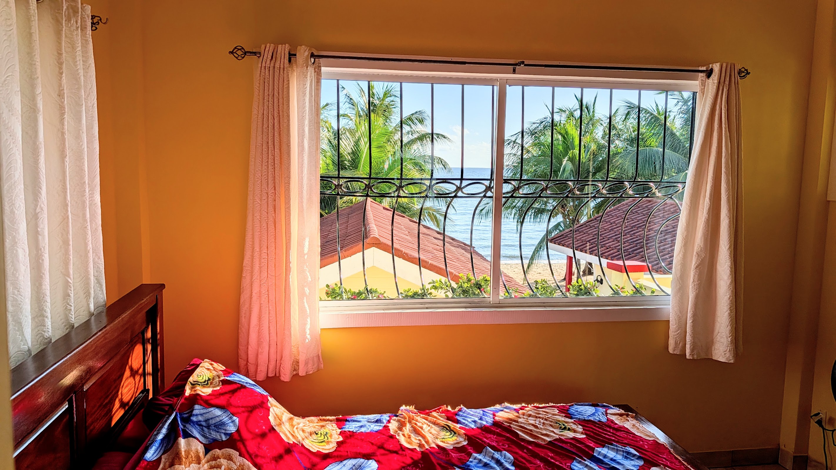 The White Horse Inn - Hopkins Village/Beach photo 2