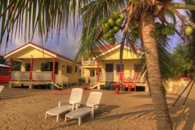 The White Horse Inn - Hopkins Village/Beach
