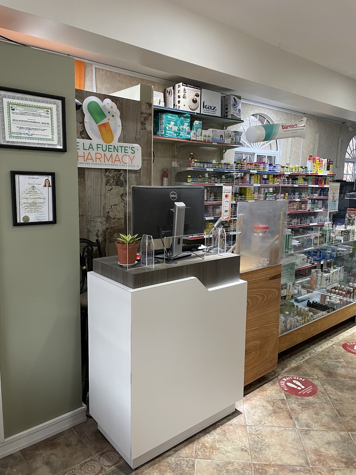 De La Fuente's Pharmacy photo 7