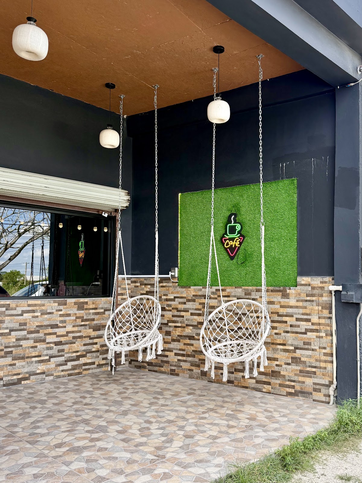 Urban coffee shop photo 6