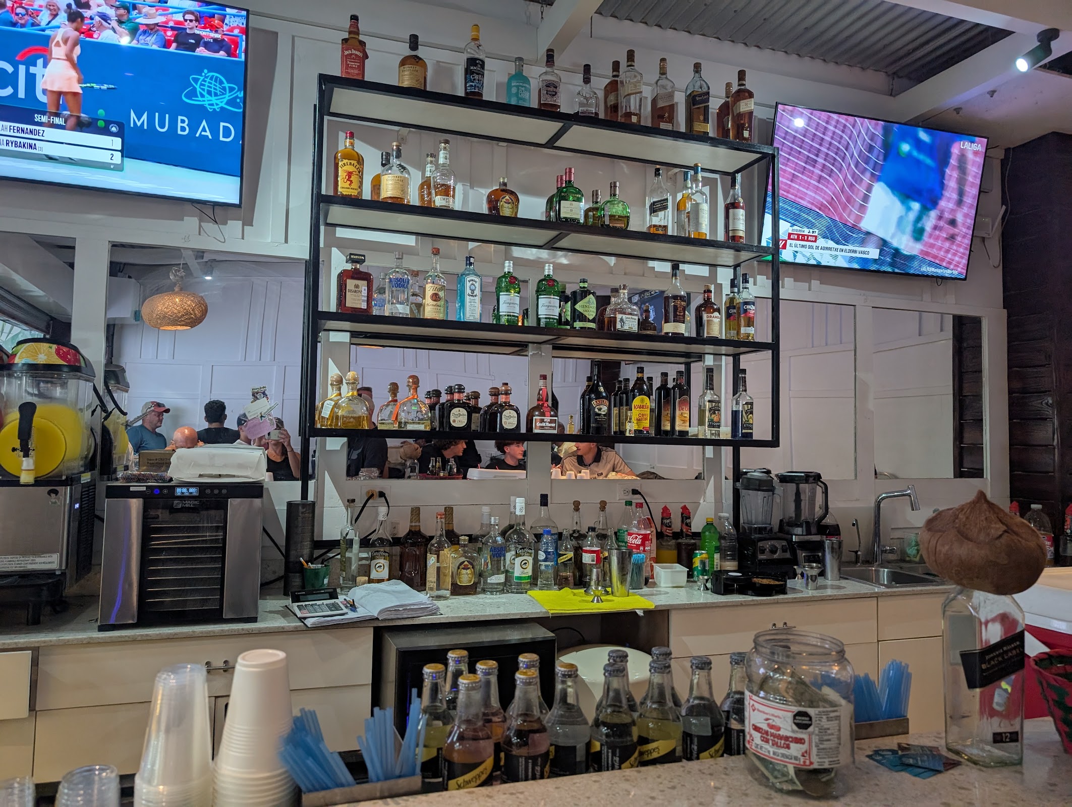 Johnny’z Bar
