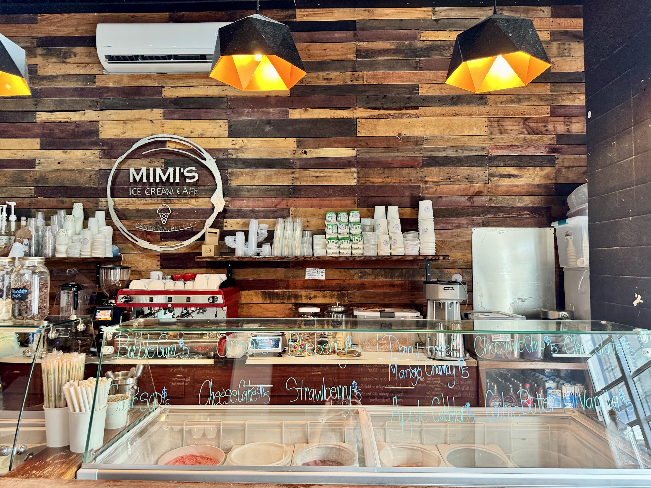 Mimi's Ice Cream Café photo 4