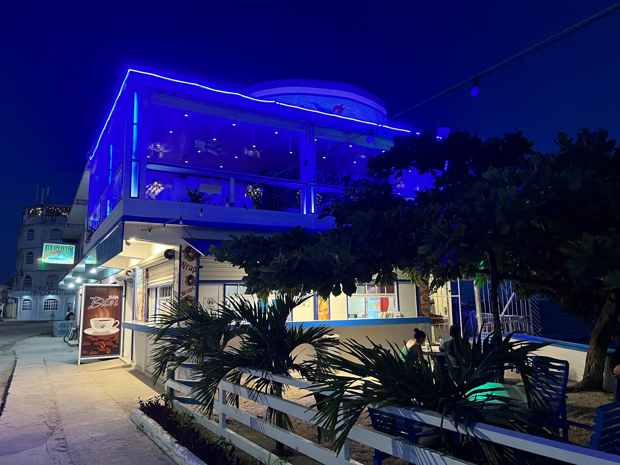 Blue’s Lounge photo 2