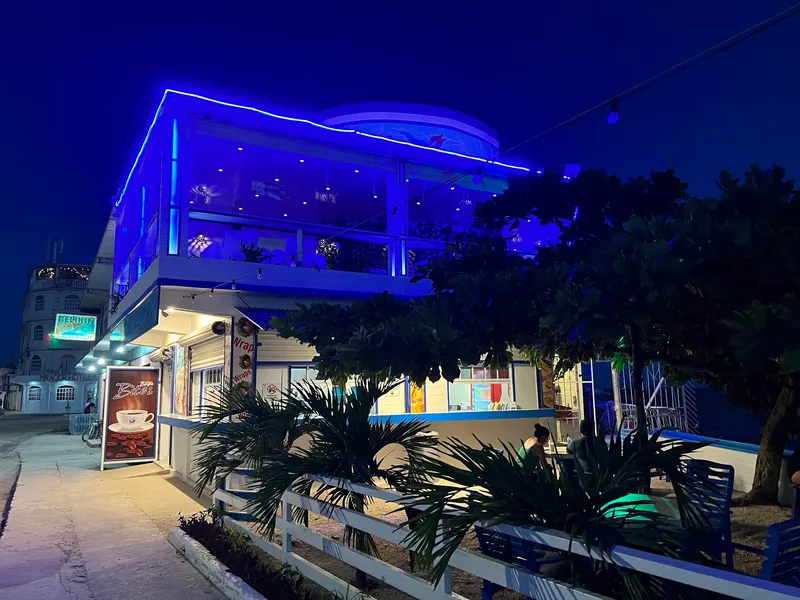 Blue’s Lounge photo 2