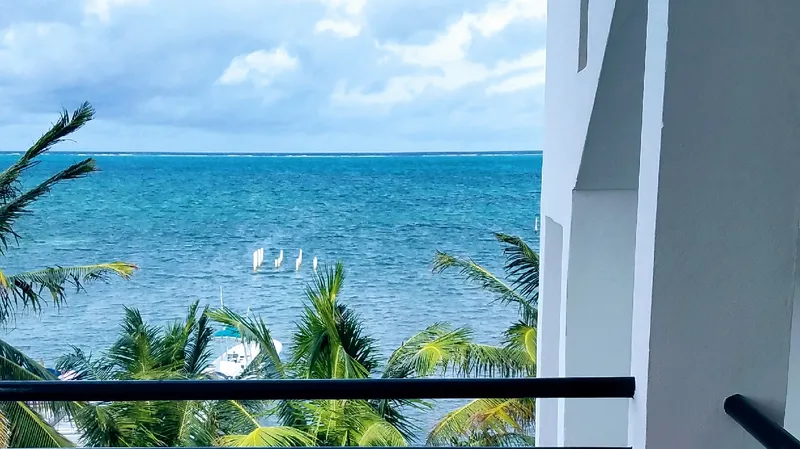 Sailwinds Beach Suites