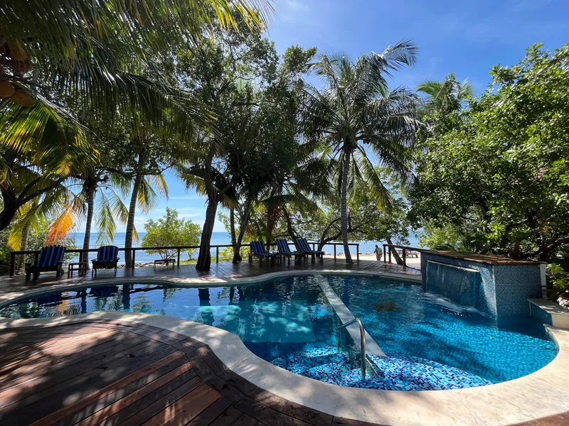 Ray Caye Island Resort