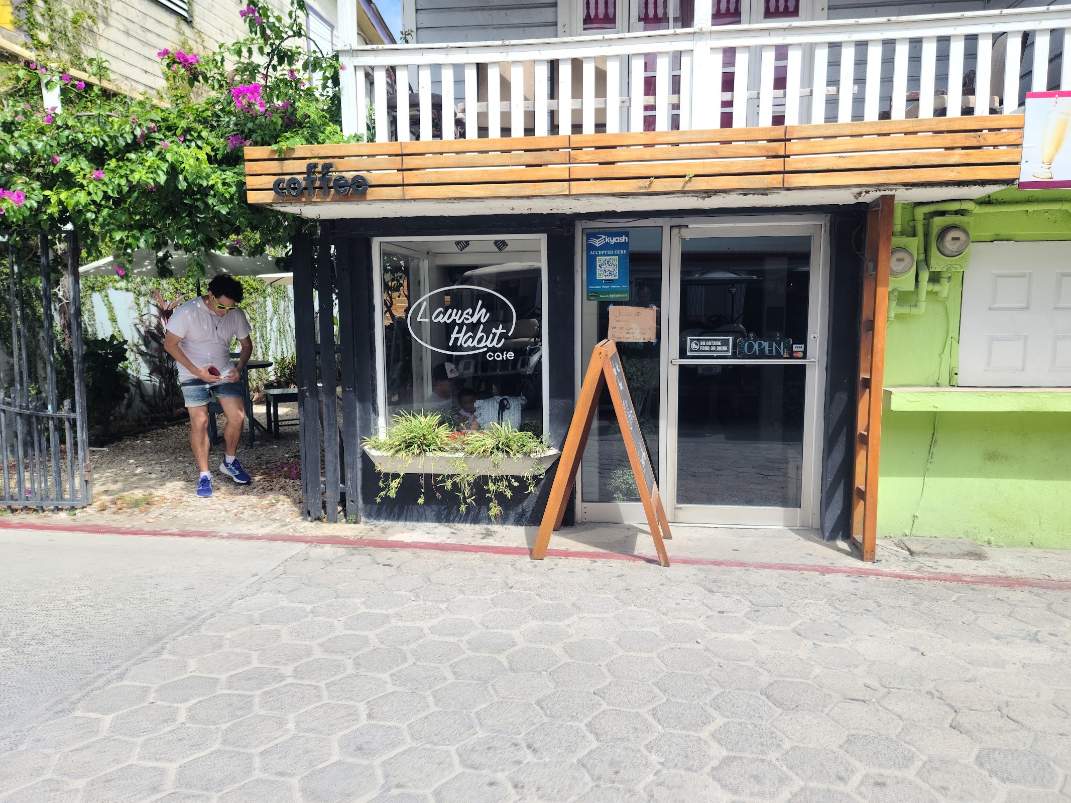 Lavish Habit Café