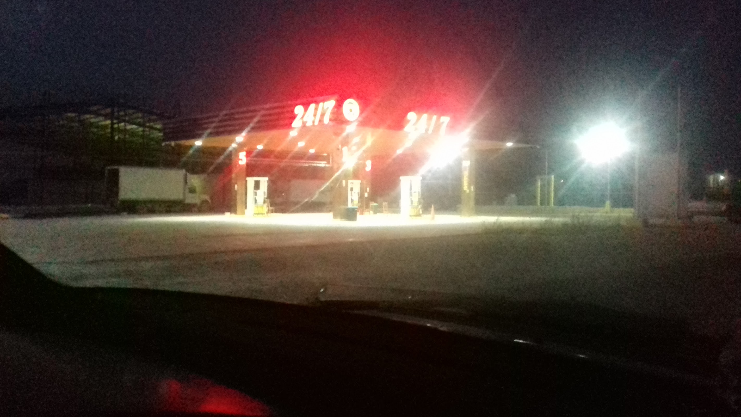 Gasolinera 24/7 photo 3