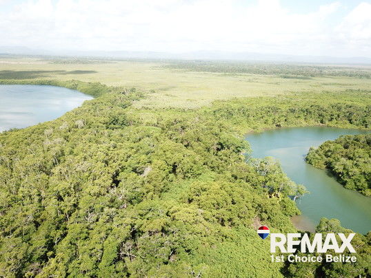 I1018 - 17 Acres River to Lagoon in Sittee River