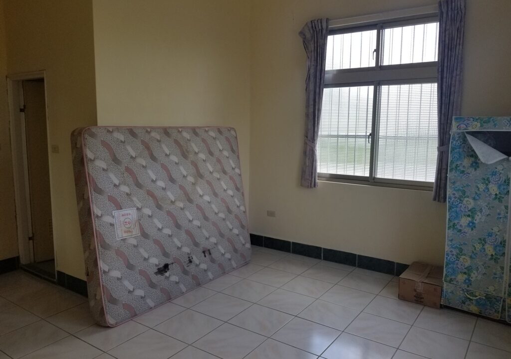2 Story Residential/Commercial Building on 3 lots