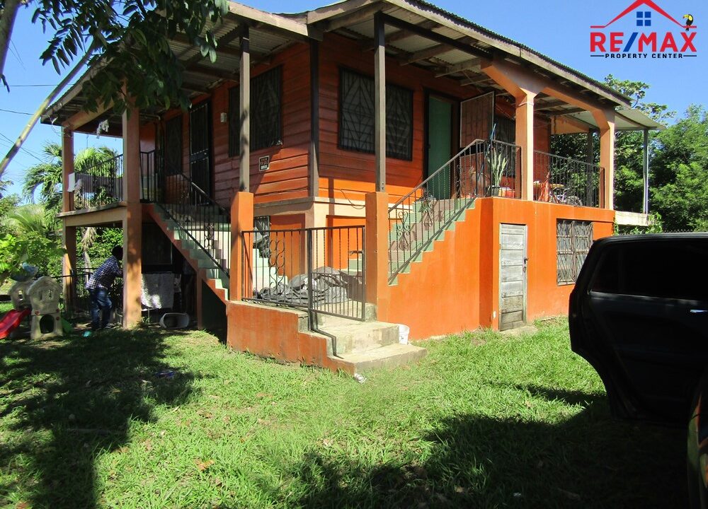 (#2541) – A 4 BEDROOM DUPLEX WITH 2 SEPARATE APARTMENTS