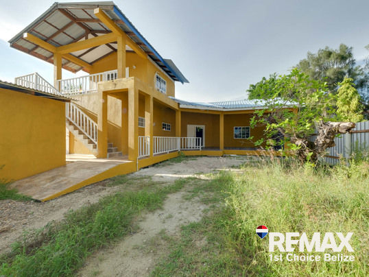 H1521 - 3 Bed 3 Bath in Placencia Village