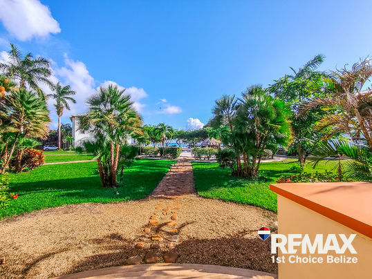 H1531 - 3 bedroom 2 bathroom Condo in Coco Plum Unit 411