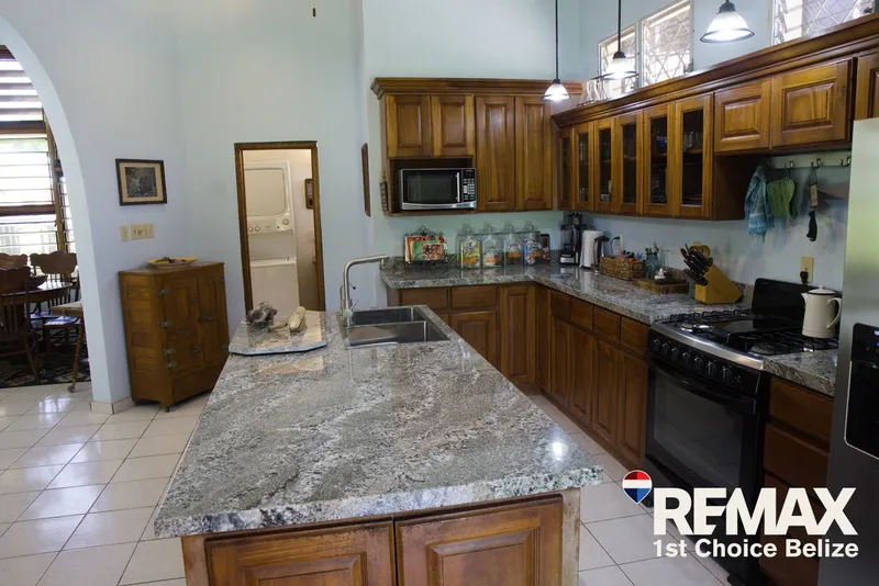 3Bed 2Bath Waterfront Property in Consejo Shores