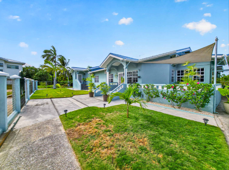 4-Bed, 4.5-Bath Vista Del Mar Home on Approx. Half Acre