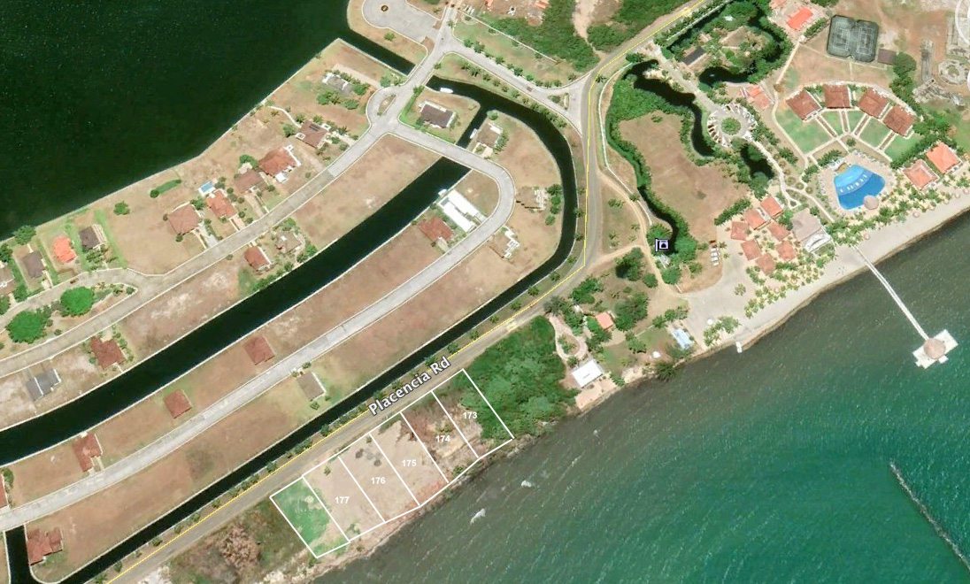 Prime Oceanfront lot in Placencia