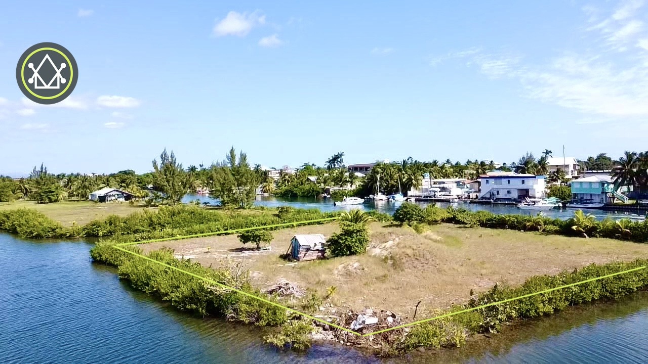 PI0015 – 0.75 acre private island in the middle of town