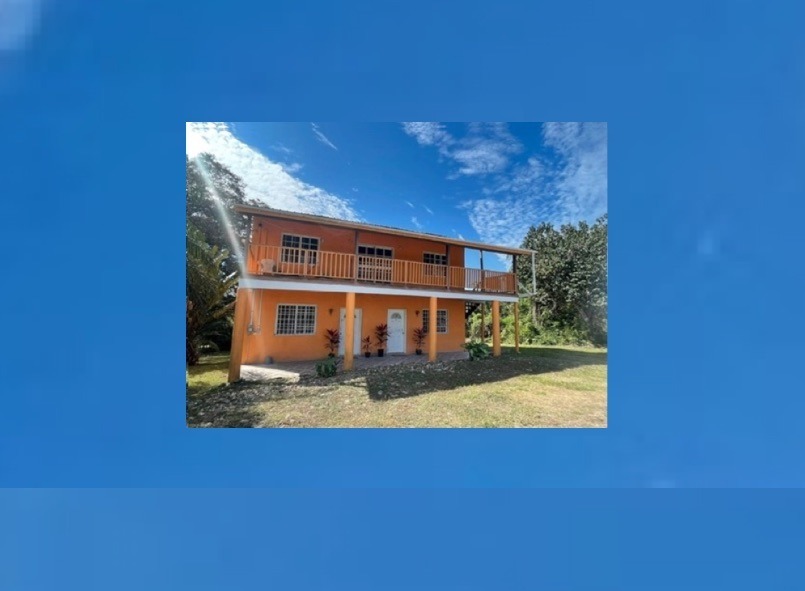 A Triplex Income Property In Cayo District A 4 bedroom home with 3kitchens/3baths in San Ignacio North
