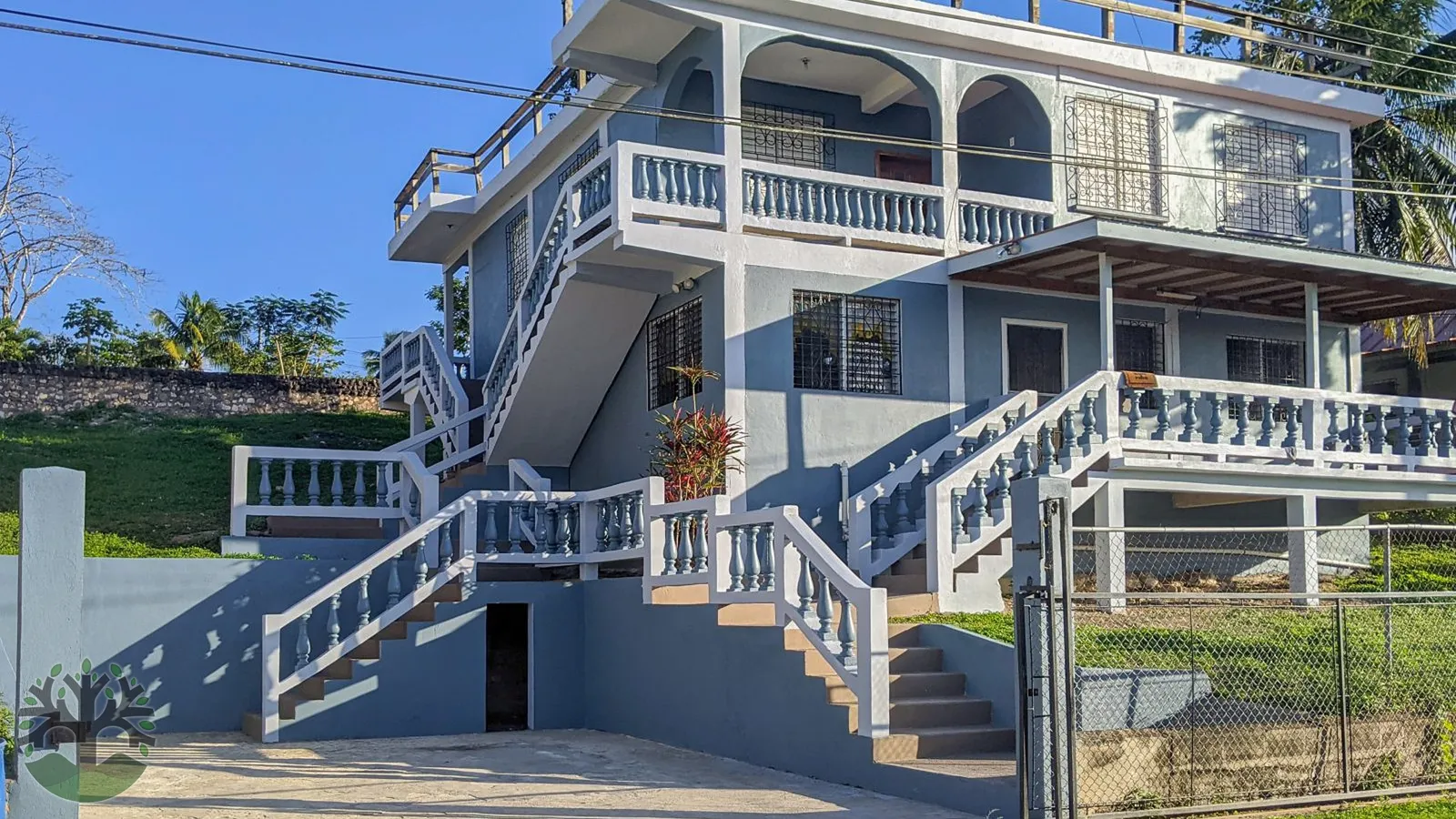 Unique Two-Storey Home Overlooking The Twin Towns