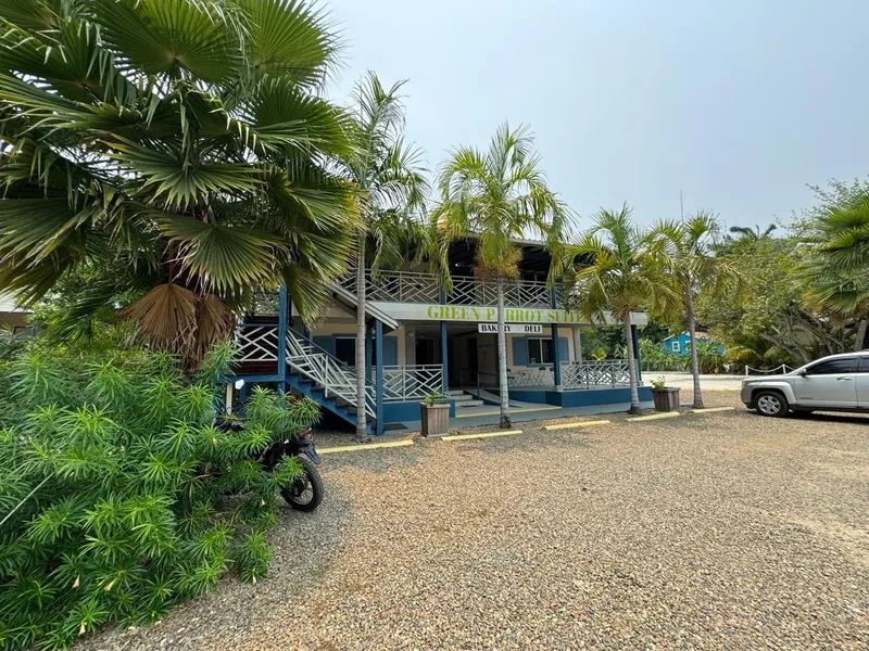 PB0009 – Green Parrot Suites