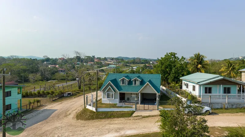 Charming Colonial Home in Benque Viejo del Carmen