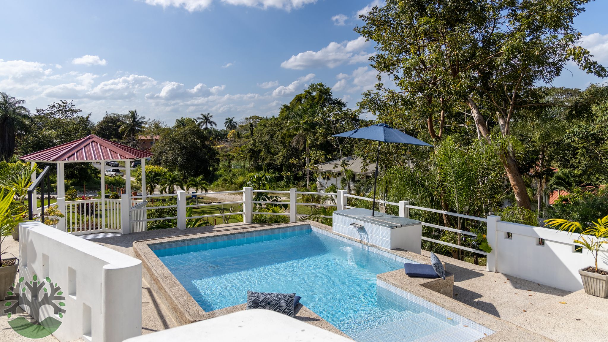 Modern Hilltop Cottage In San Ignacio