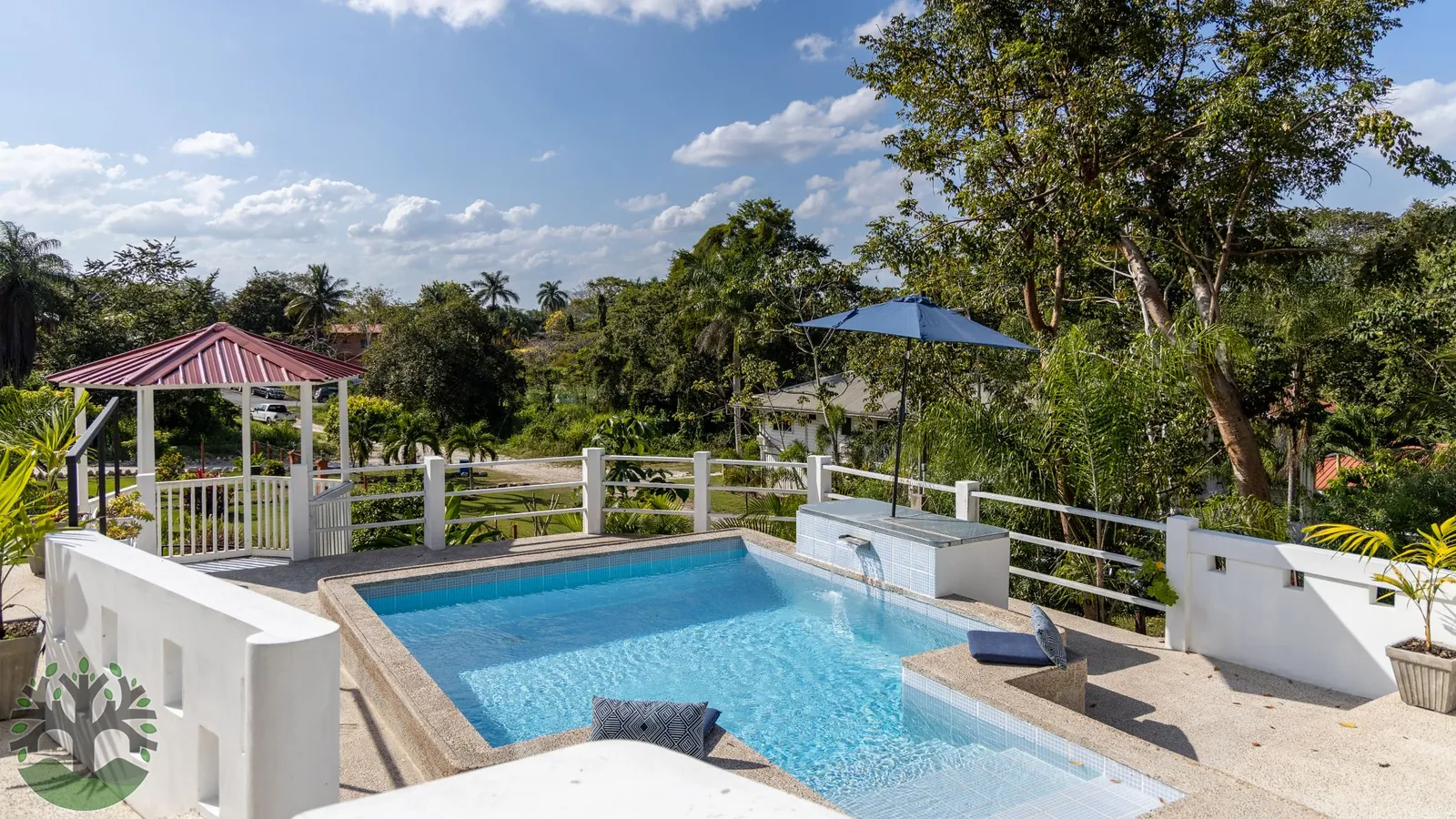Modern Hilltop Cottage In San Ignacio