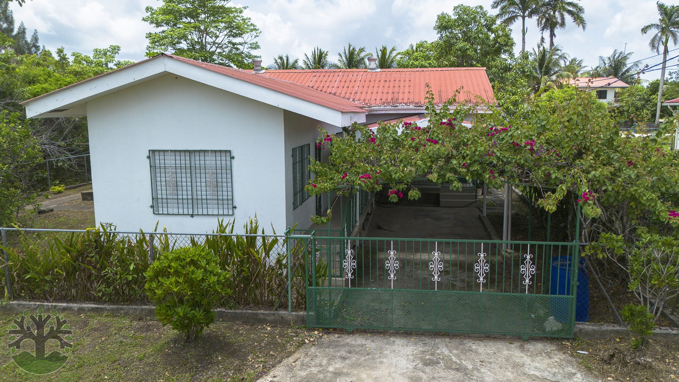 Home in Tropical Park with Income Generating Potential!