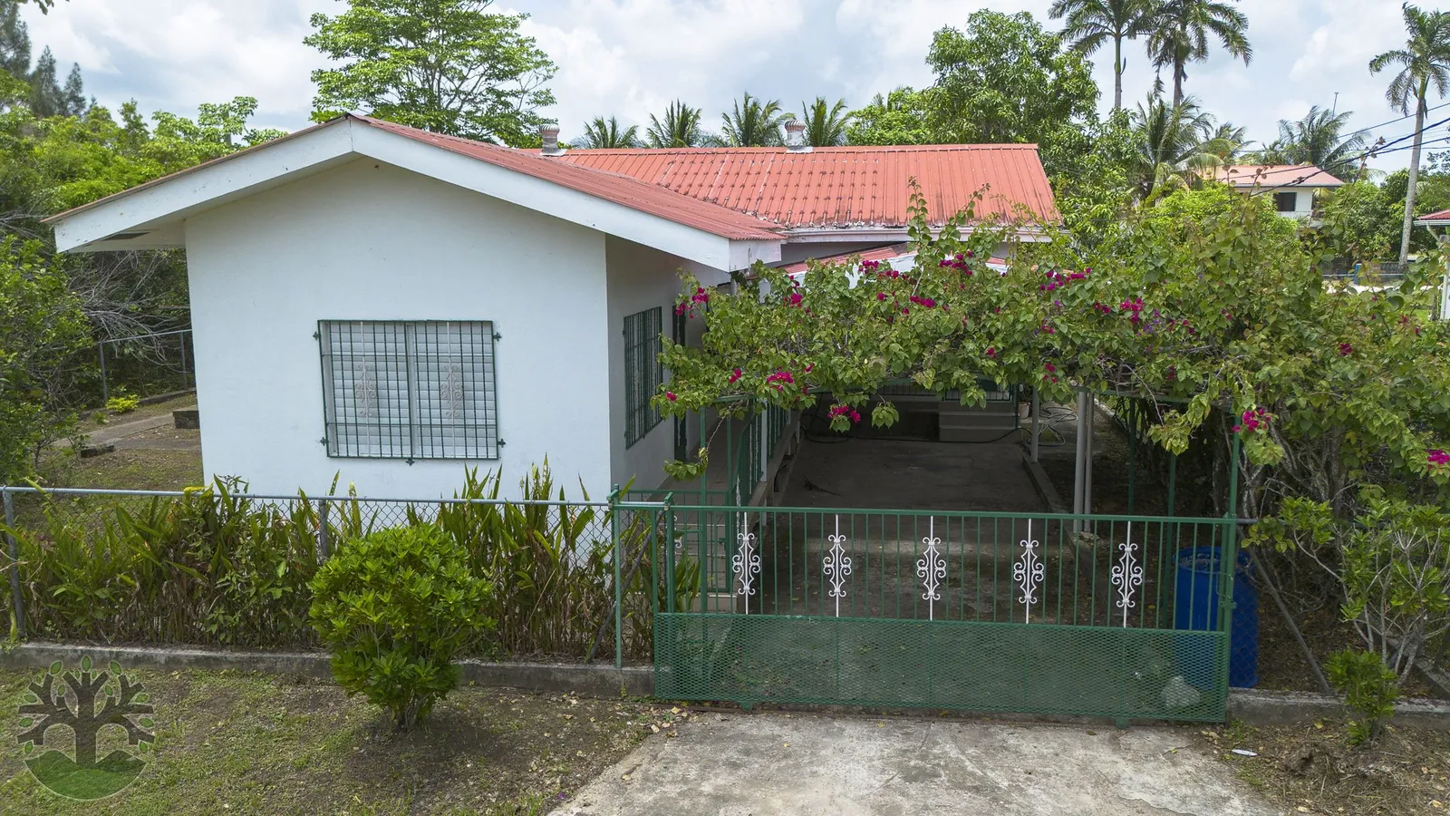 Home in Tropical Park with Income Generating Potential!