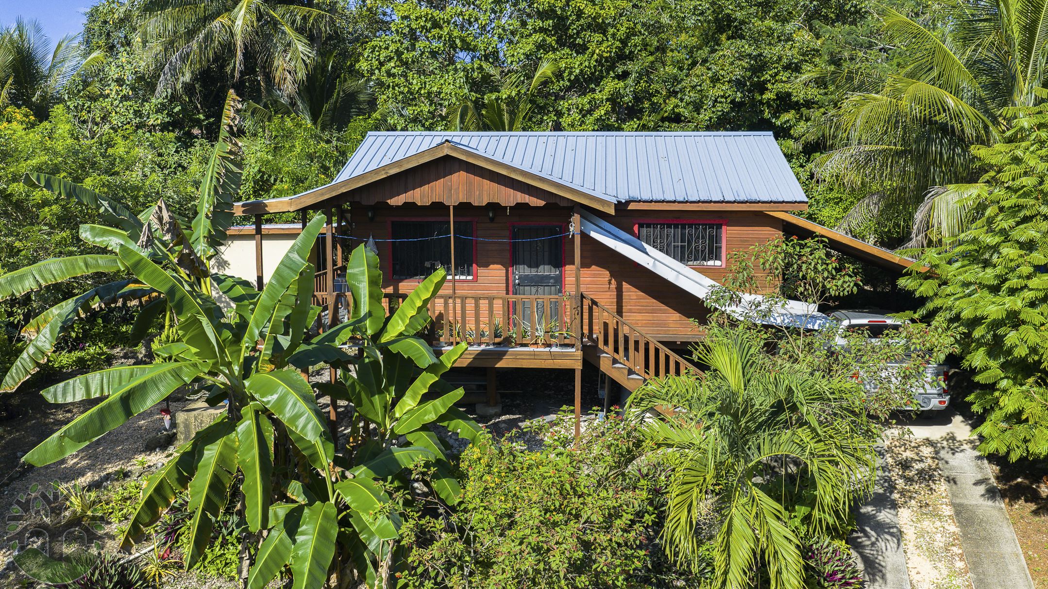 A turnkey hillside Chalet nestled just outside of Santa Elena!