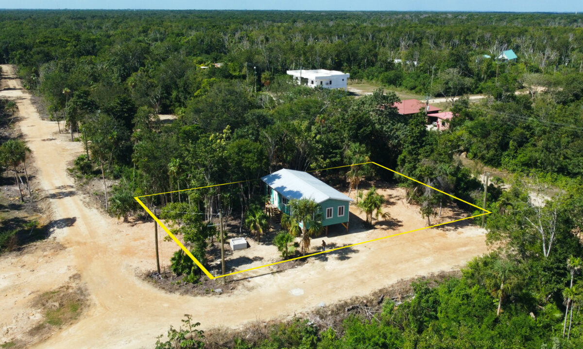 #8084 – ‘EVERGREEN ESCAPE’ 2 BEDROOM COTTAGE IN COROZAL