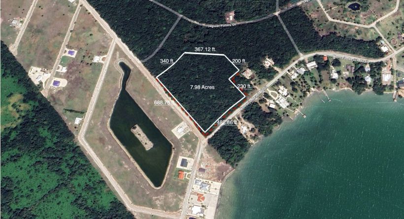 7.98 Acres - walking distance to the Seafront in Consejo Shores